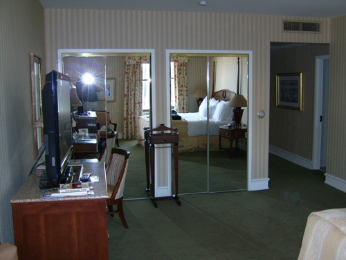 hotelroom1